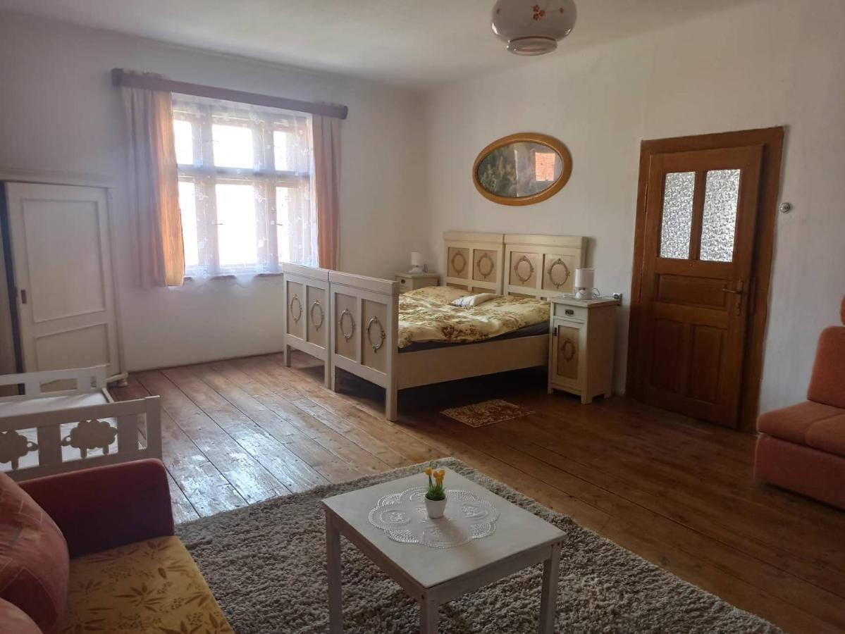 Apartman Menany Eksteriør billede