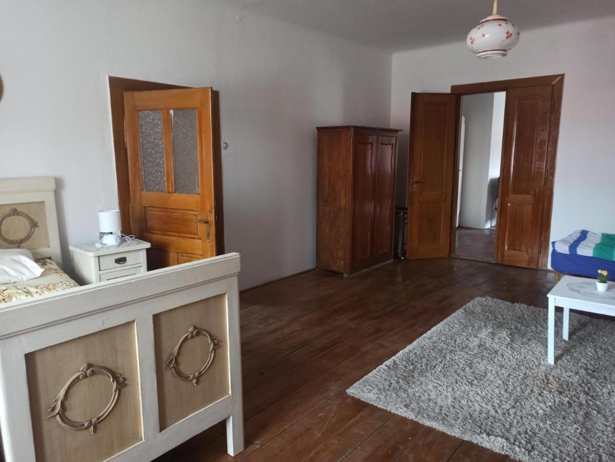 Apartman Menany Eksteriør billede